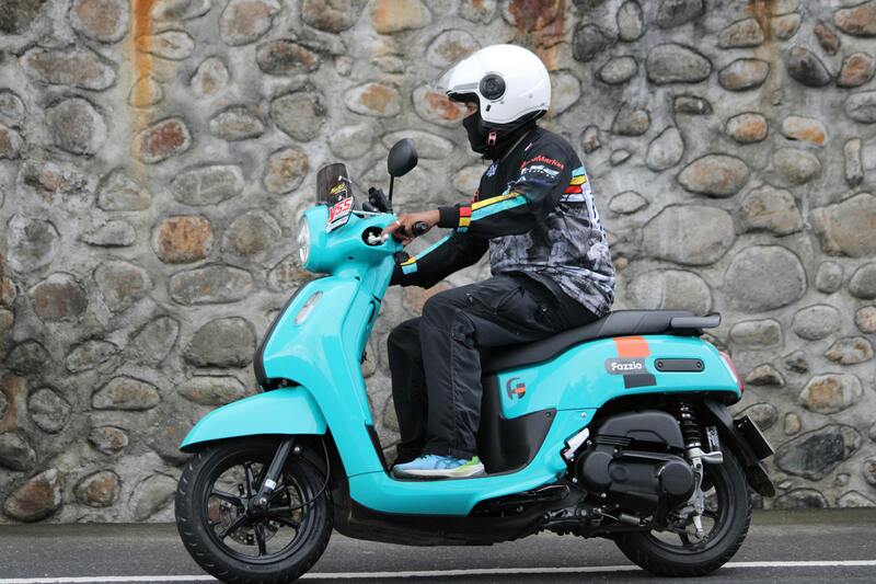 scooter bleu