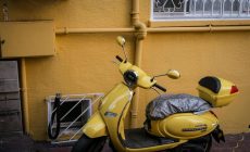 scooter jaune