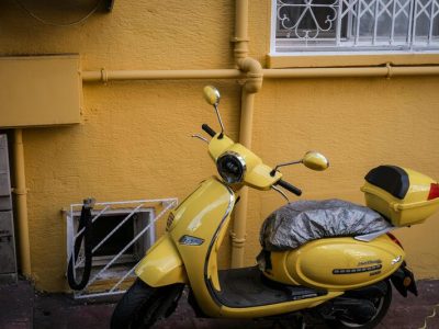 scooter jaune